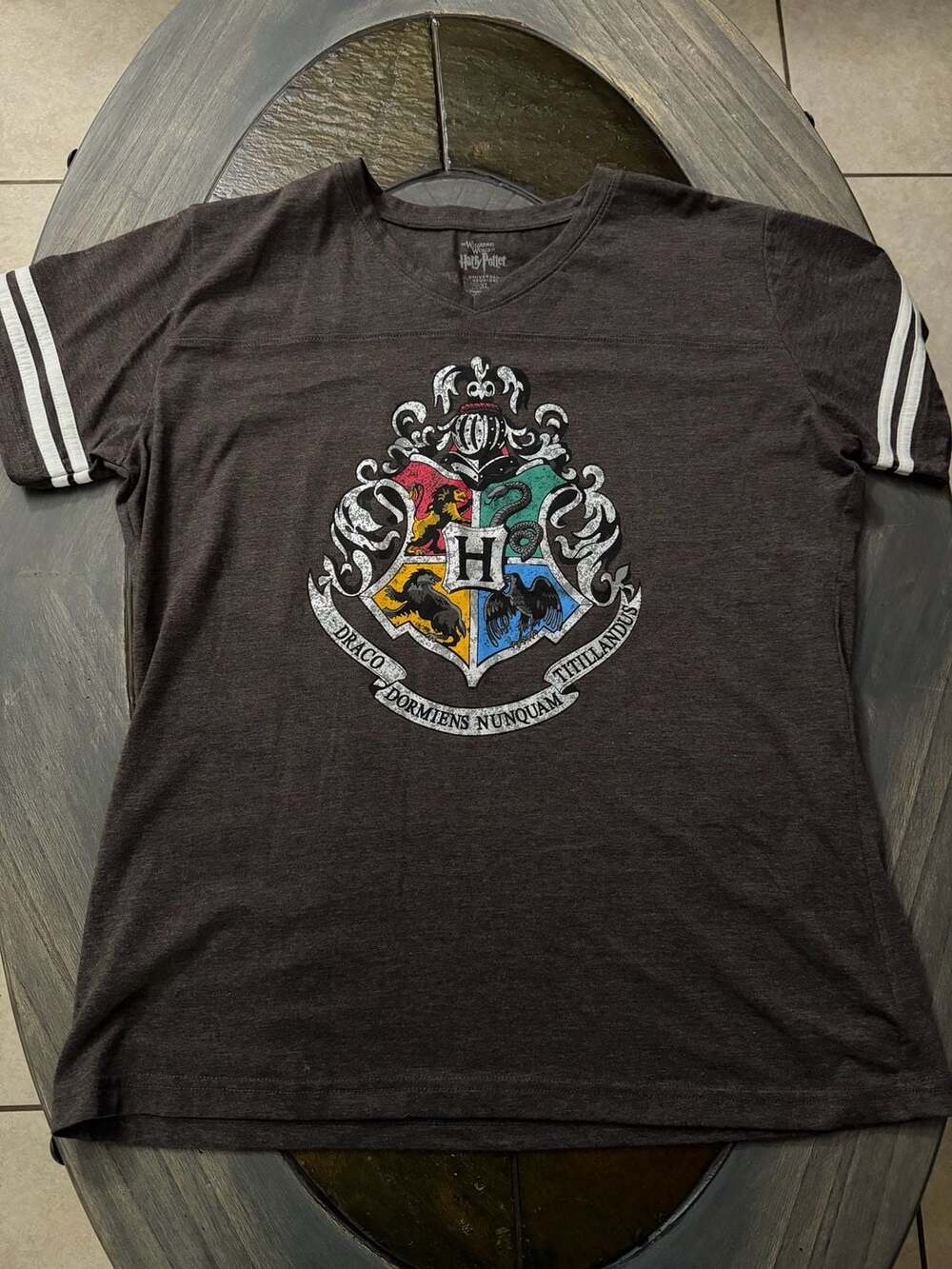 Harry Potter Hogwarts Crest T-Shirt Size XL Charcoal